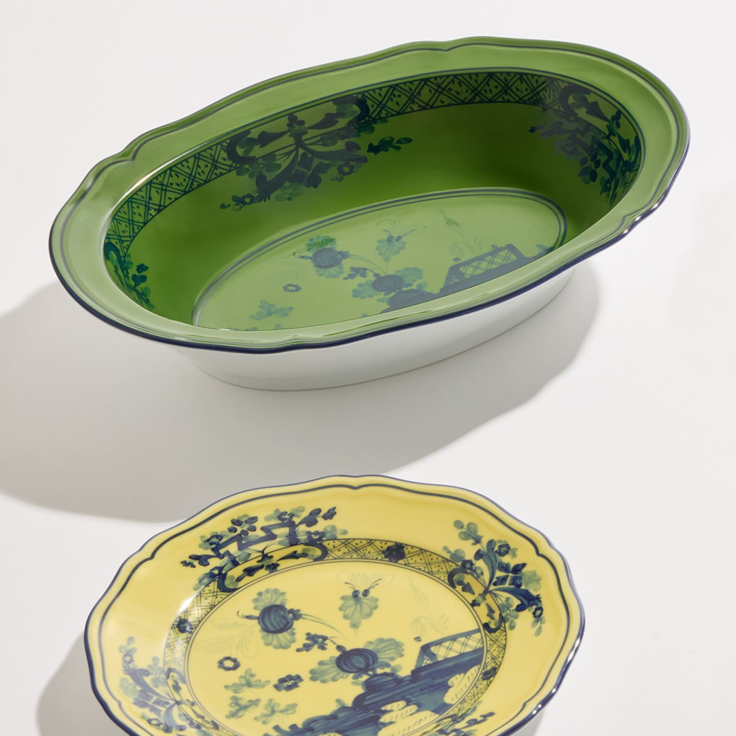 White and decorated porcelain without precious metals