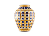 リチャード・ジノリ　ジオ・ポンティ　遠近法のベース as do the series of small vases occupying the cells and the