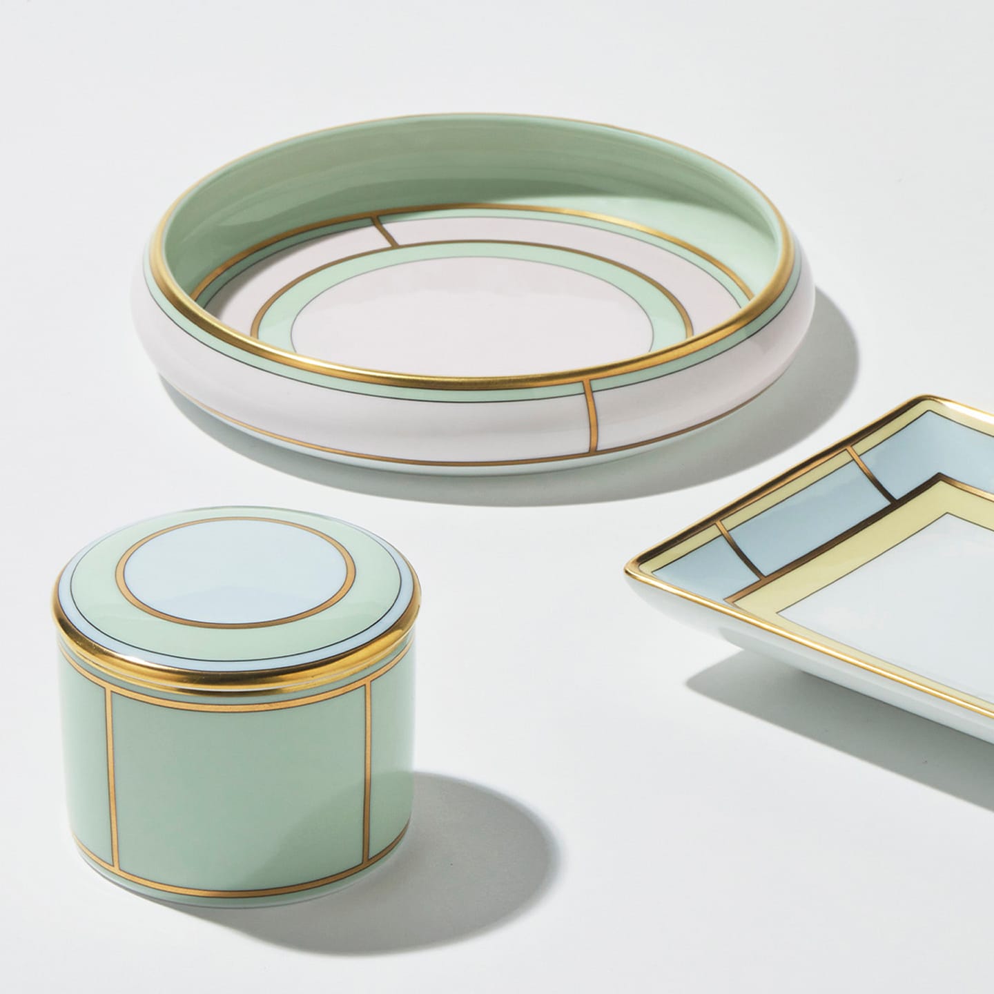 Porcelain with precious metals