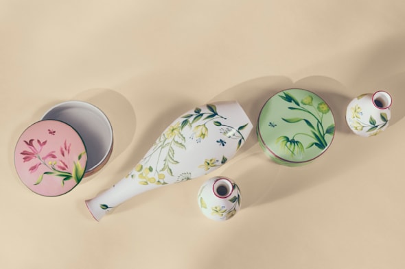 DECORATIVE BOXES IN PORCELAIN